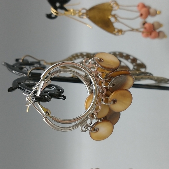 Mixed bag of vintage and boho earrings - Picture 9 of 10